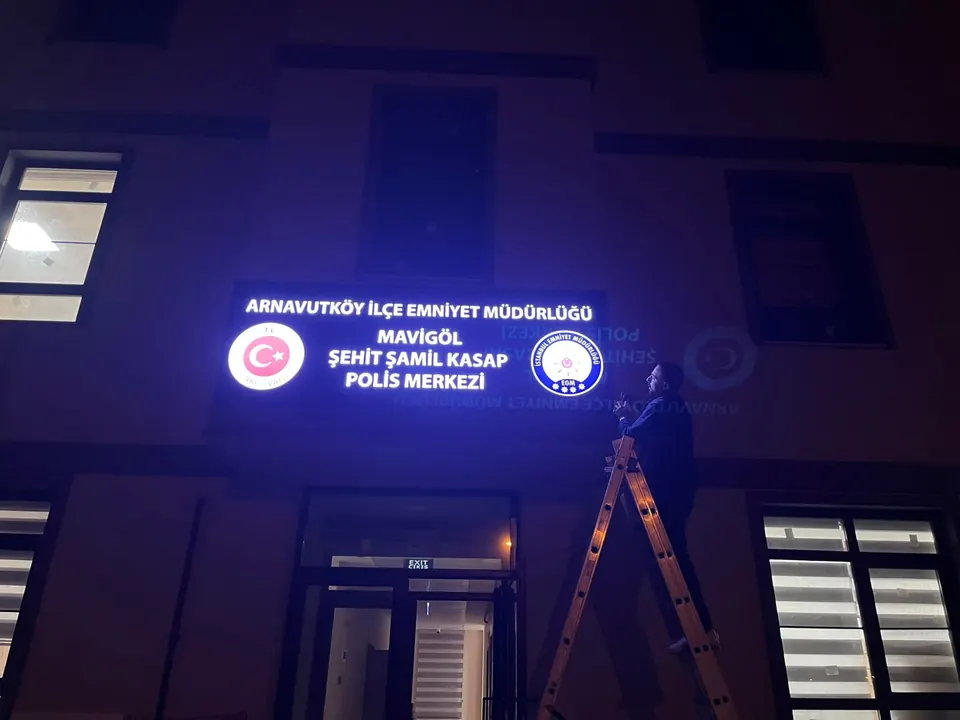 Mavigöl Şehit Şamil Kasap Polis Merkezi Işıklı Tabelası — Arnavutköy Marsis Reklam projesi