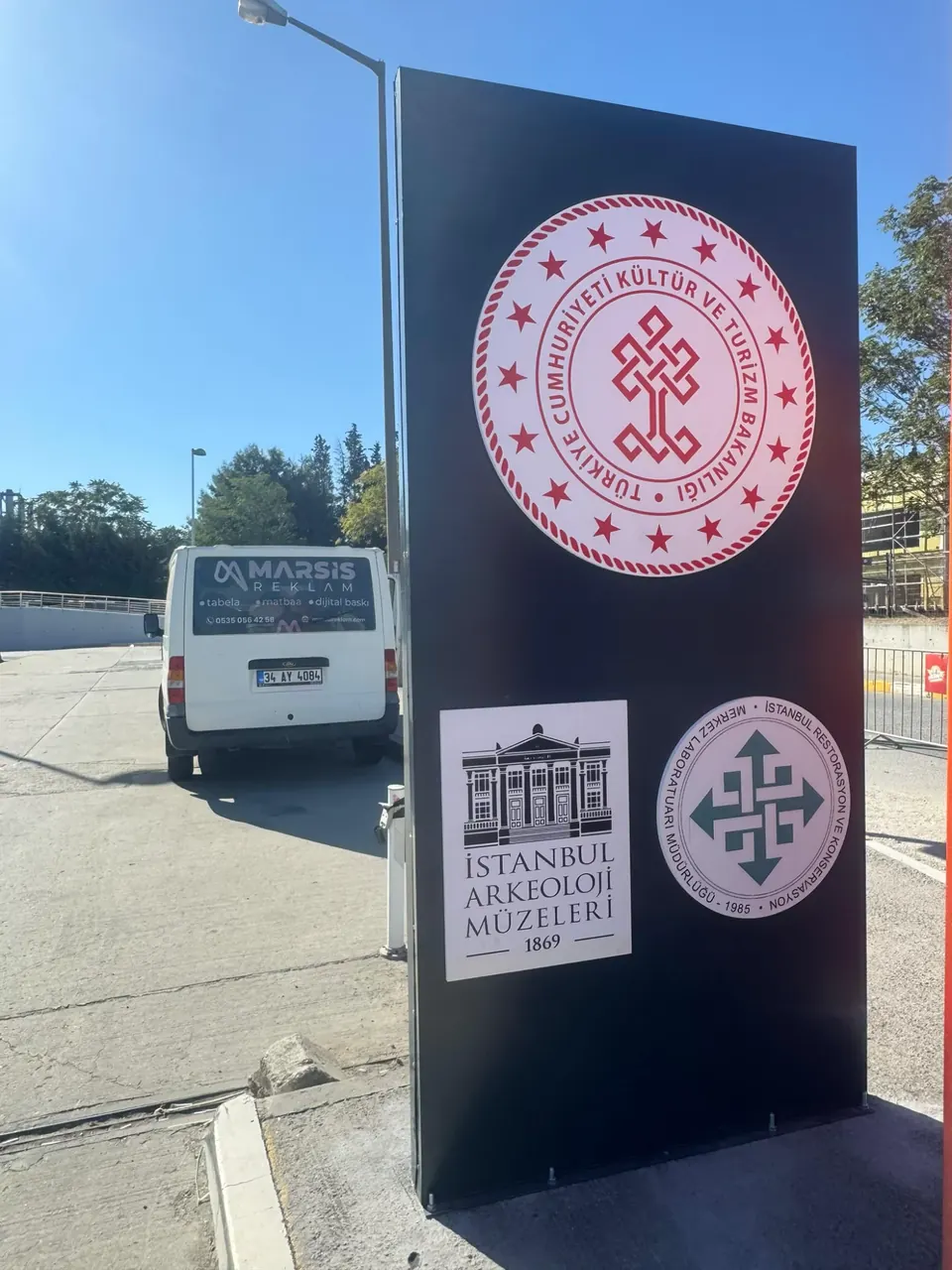 Kültür ve Turizm Bakanlığı Totem Tabela — İstanbul
